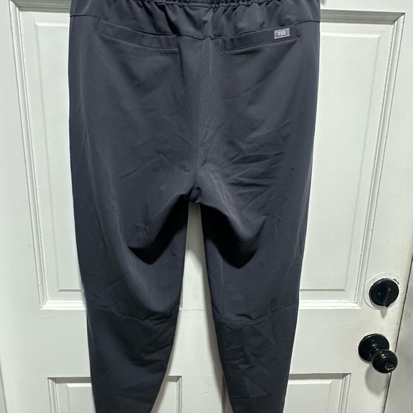Figs Men's Gray Jogger Pants with Red Drawstring Size M - Picture 3 of 5